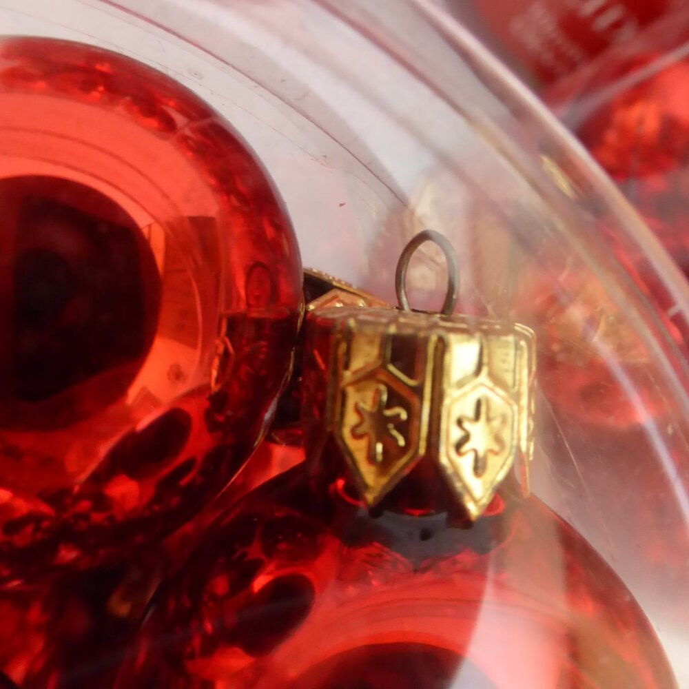 NEW 1” (30mm) CHRISTMAS GLASS BALL 84 ORNAMENTS SHINY RED LOT OF 4 TUBES - Picture 6 of 8